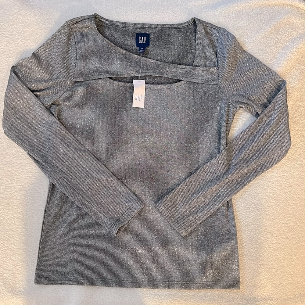 Gap shirt with a little keyhole detail